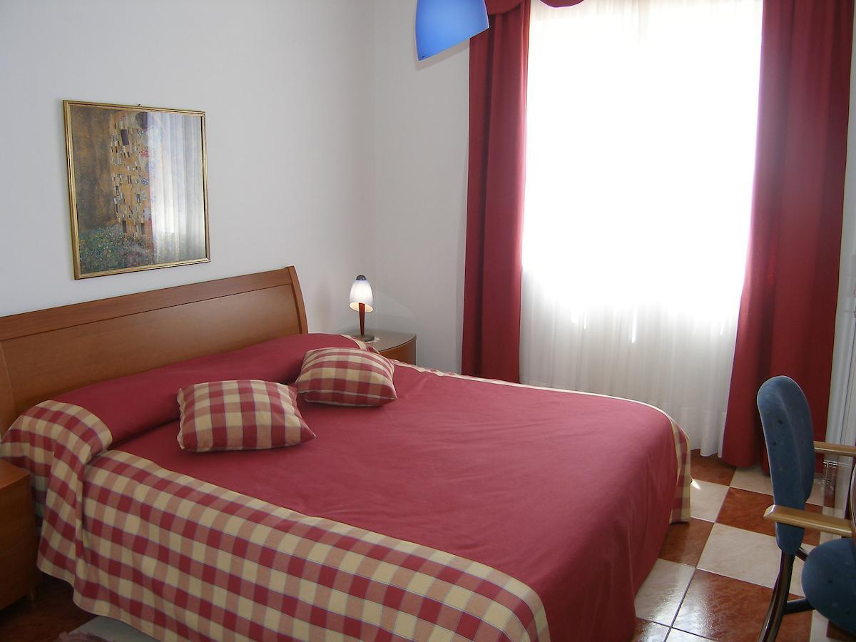 Amazing Apartment In Rovinj With Wifi الغرفة الصورة